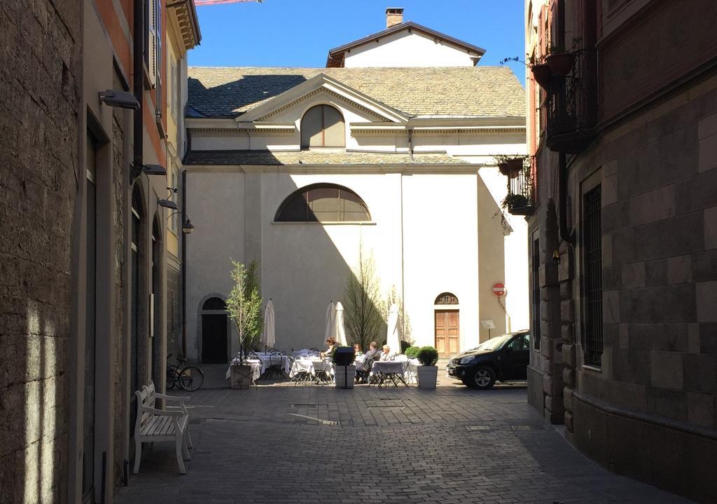 Ancient Courtyard Bonanomi In Como Historic Centre חדר תמונה